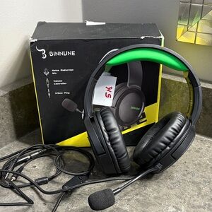 Over-Ear Headphones - Black and Green
